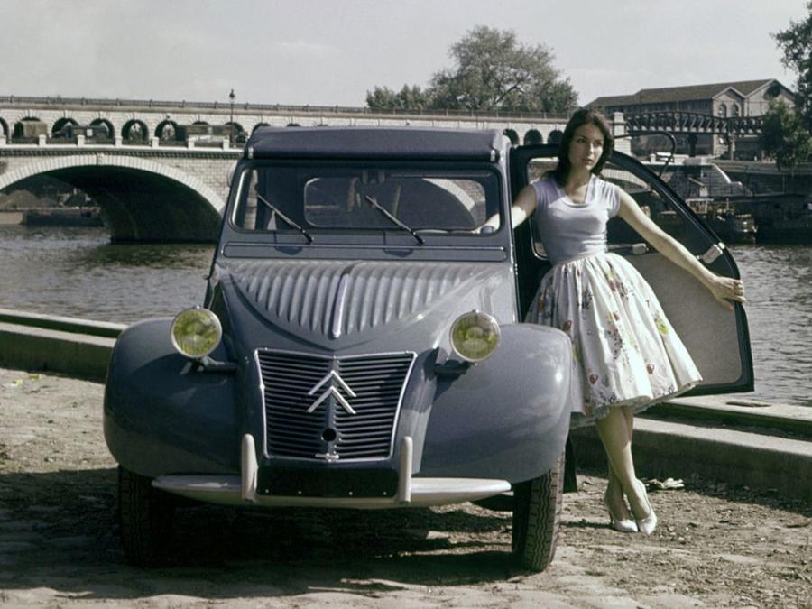  Citroen 2CV 1949 года  (фото 2 из 12)
